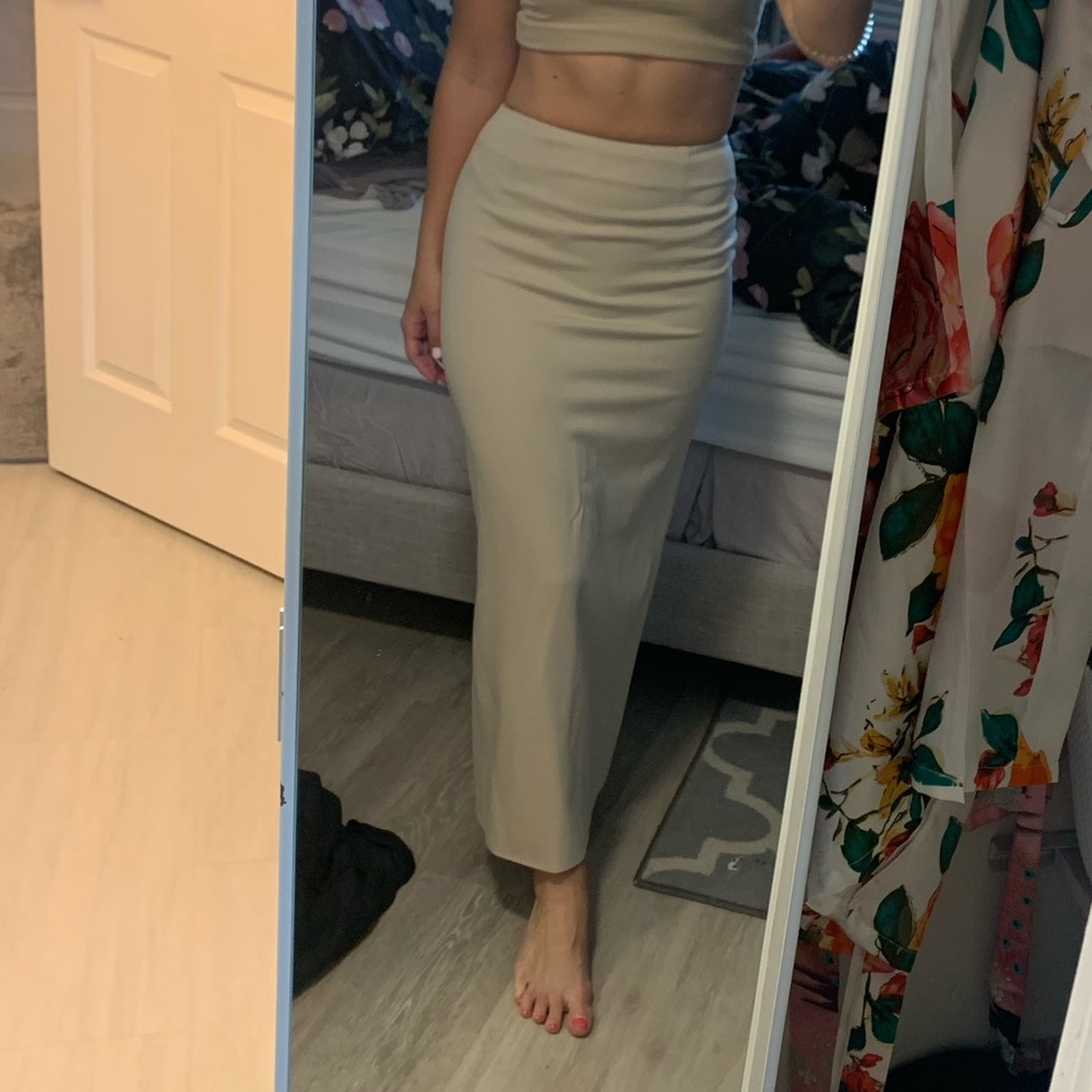 Vintage Aritzia Babaton 90s style maxi beige / nude skirt